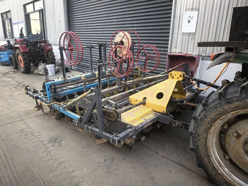 大蒜洋葱覆膜打孔一体机